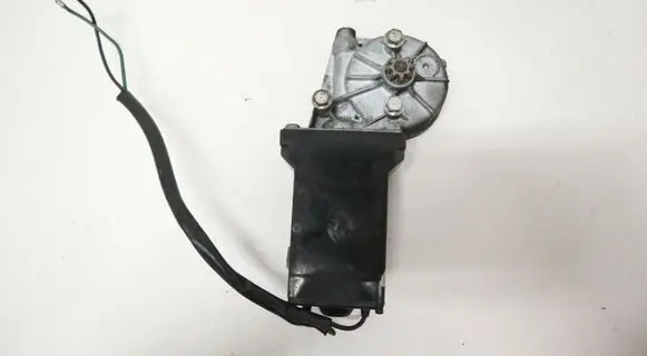 Mercedes-Benz COMPAKT W115 Rear door window regulator motor 0132001102