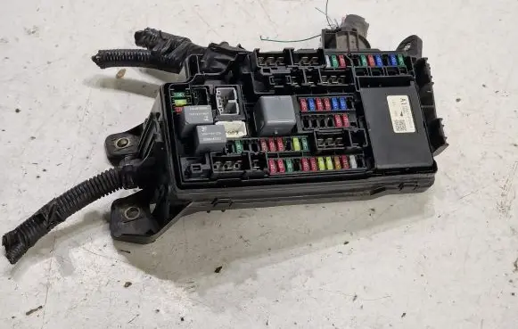 Toyota C-HR I Fuse module 82111F4340 8264147050A