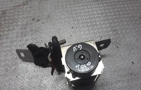 Middle seatbelt (rear)