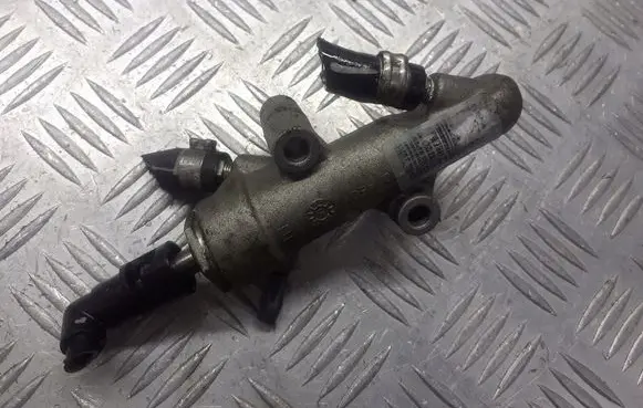Opel Zafira B Fuel distributor 55188200