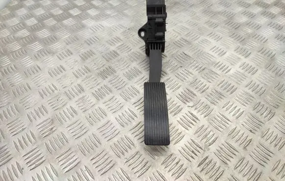 Mercedes-Benz B W246 W242 Accelerator throttle pedal A2463001604
