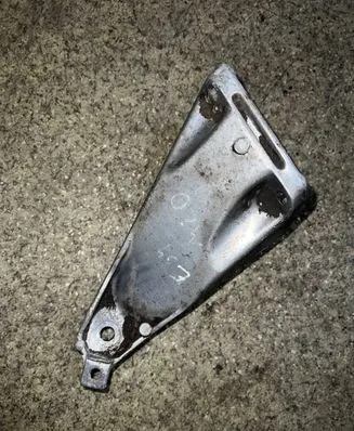 BMW 5 E34 Engine mounting bracket 1133362