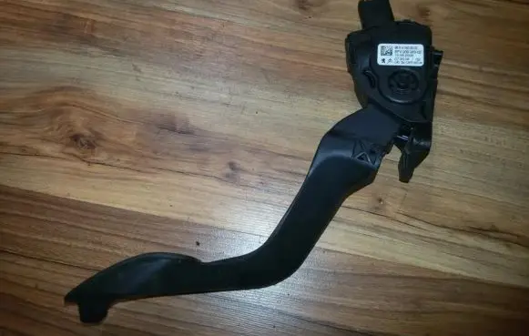 Peugeot 207 Accelerator throttle pedal 968143438000 6pv00908302