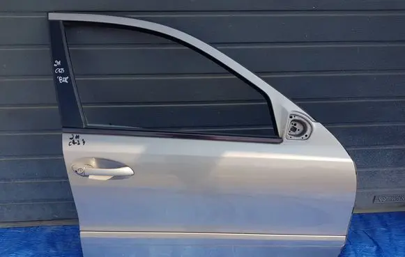 Mercedes-Benz E W211 Front door DRZWI211775