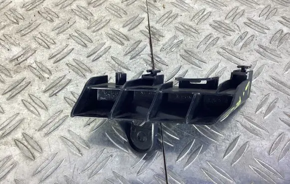 Lexus RC Rear bumper mounting bracket 5256224010