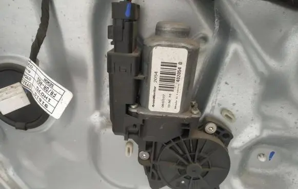 KIA Ceed Front door window regulator motor 402054d