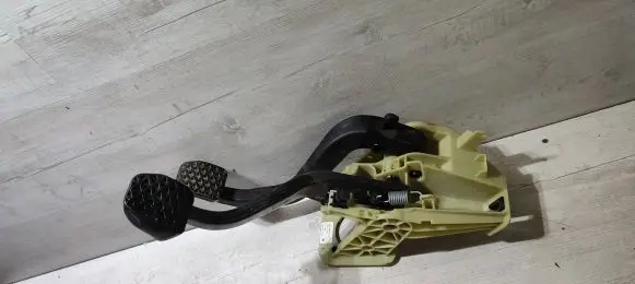 BMW X3 F25 Pedal assembly 6851441