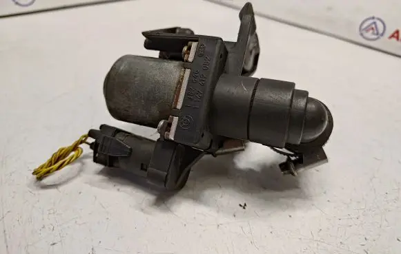 BMW 3 E36 Coolant heater control valve 1387846 1147412052 64118375443
