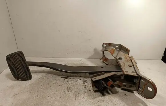 Nissan Navara D40 Brake pedal 