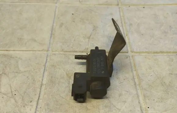 BMW 1 E81 E87 Vacuum valve 7810831 70231800