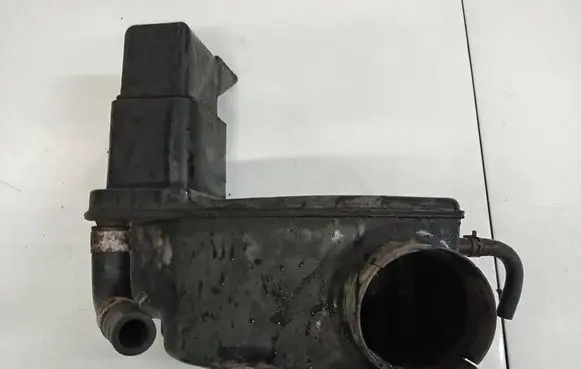 Mazda Xedos 9 Intake resonator KJ011319X
