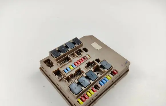 Renault Clio III Fuse module 674660A