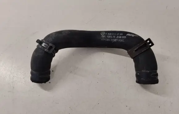 Mercedes-Benz Vito Viano W639 Engine coolant pipe/hose A6398322023