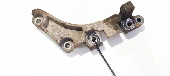 Nissan Murano Z50 Engine mounting bracket