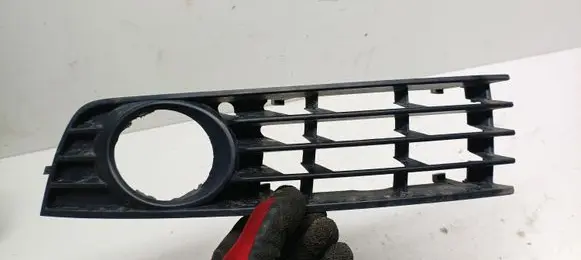 Audi A4 S4 B6 8E 8H Front bumper lower grill 8E0807682