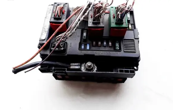Citroen C5 Fuse box set 9640333880