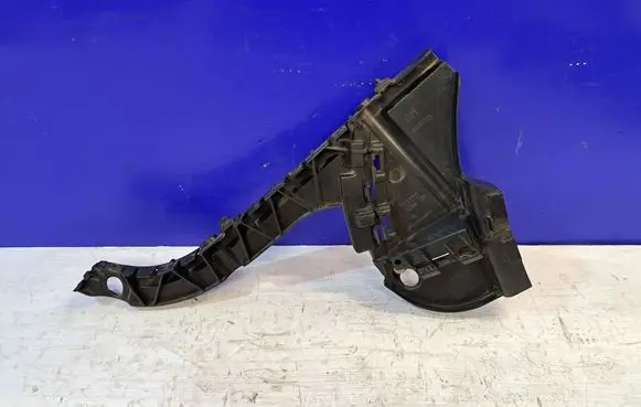 Rear bumper mounting bracket