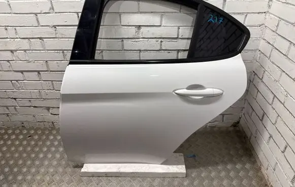 Alfa Romeo Giulia Rear door 
