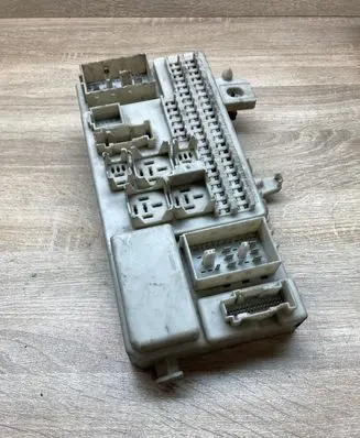 Mazda 3 I Fuse module BP4K66730C 519050090