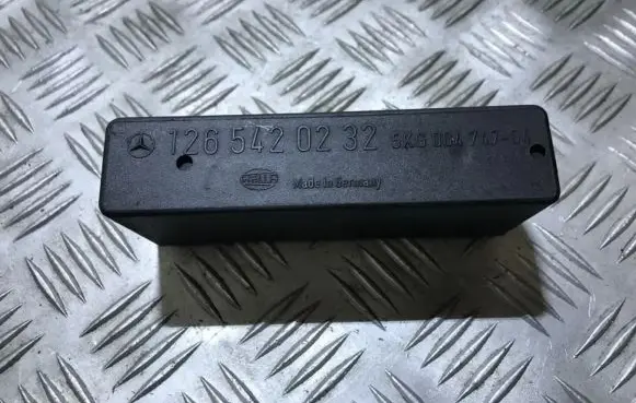 Mercedes-Benz E W124 Light module LCM 1265420232 5kg004747-04