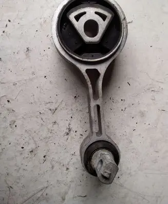 Maserati Ghibli Engine mount bracket 06700048690