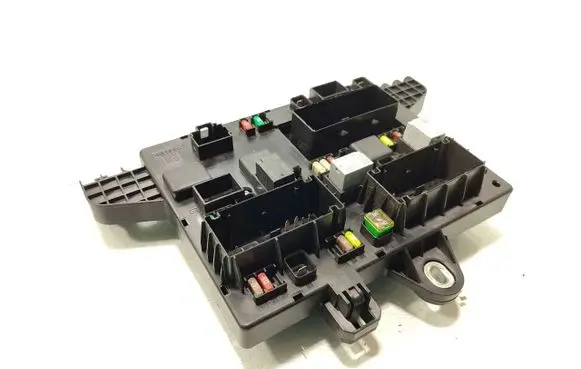Opel Zafira C Fuse module 20957185 365927271