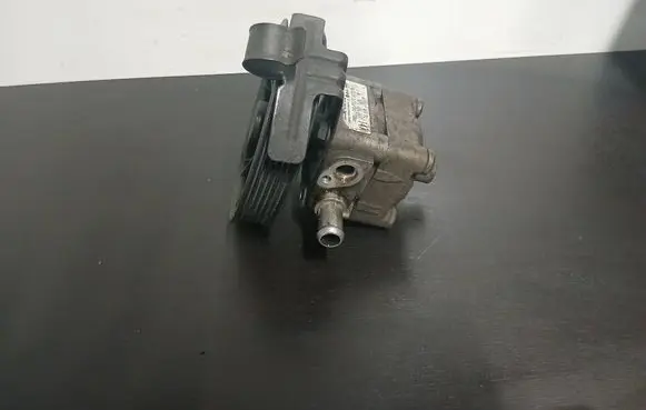 Volvo V70 Power steering pump 7613955147