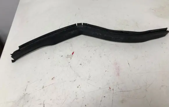 Mercedes-Benz C AMG W204 Other engine bay part