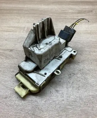 Ford Focus Rear door lock XS41A26412BH RIGHTSIDE