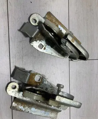 Mitsubishi Pajero Bracket in trunk/boot 