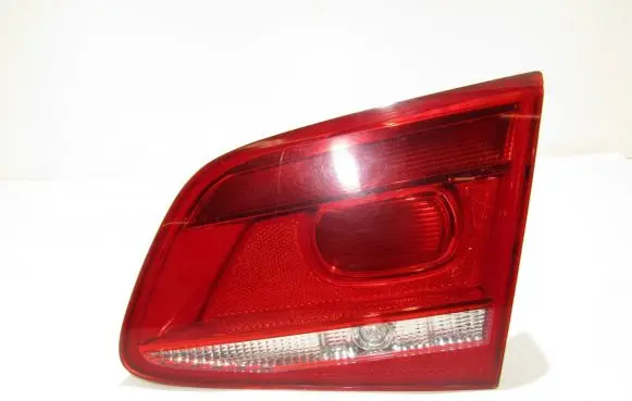 Volkswagen PASSAT B7 Tailgate rear/tail lights