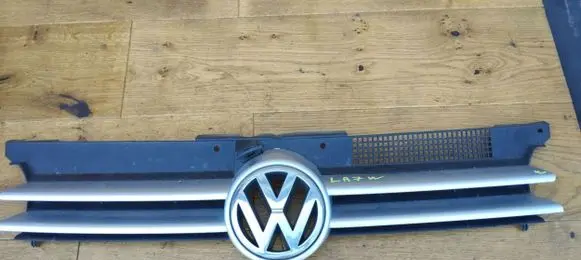 Volkswagen Golf IV Front bumper upper radiator grill ddddd