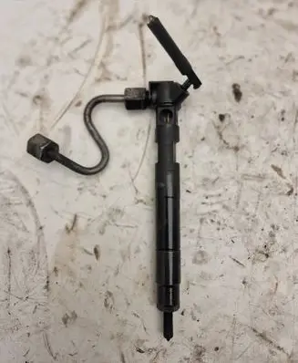 Mercedes-Benz C W204 Fuel injector A6510700537