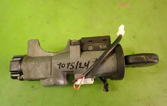 Nissan Almera Tino Ignition lock