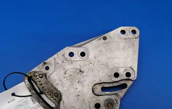Mercedes-Benz S W126 Power steering pump mounting bracket 1174661141
