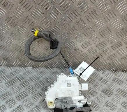 Audi Q3 8U Front door lock 8J2837016E