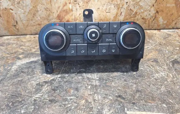 Nissan Qashqai Climate control unit