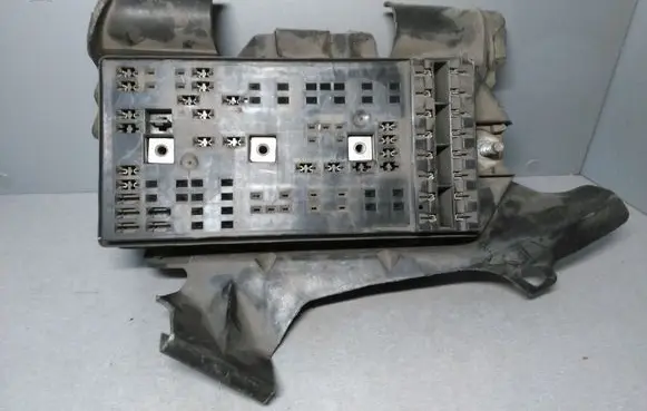 Opel Sintra Fuse module 15353793 12194077