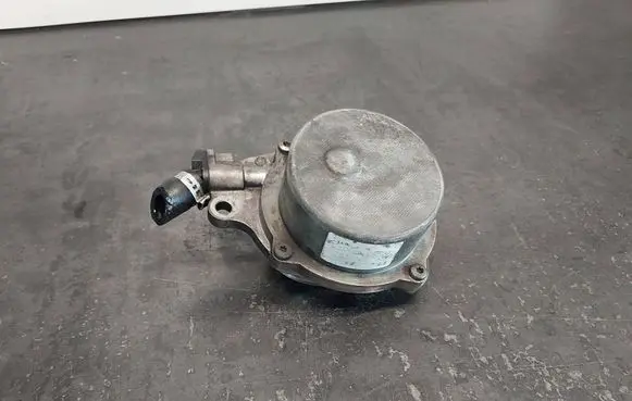 BMW 5 E39 Vacuum pump 11662249939