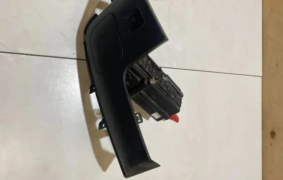 Ford Mustang VI Glove box FR3B63044F09A