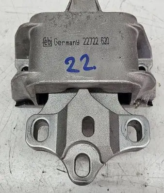 Engine mount vacuum valve