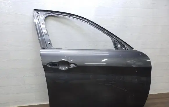Alfa Romeo Giulia Front door