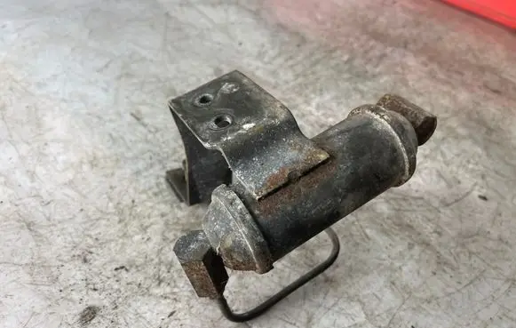 KIA Carens I Clutch slave cylinder 