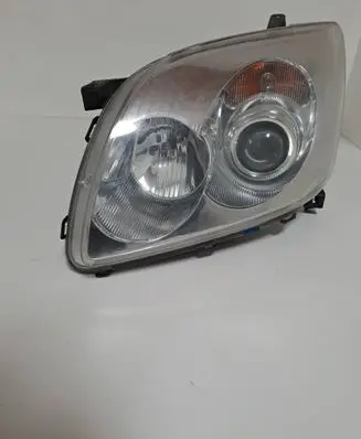 Toyota Avensis T250 Headlight/headlamp 0543