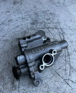 Audi A4 S4 B8 8K Oil pump 06H115105AF