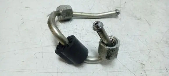 Volkswagen Golf VI Fuel injector supply line/pipe 