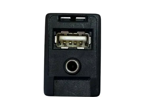 Toyota Auris E180 USB socket connector 