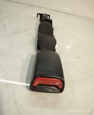 KIA Carens II Rear seatbelt buckle