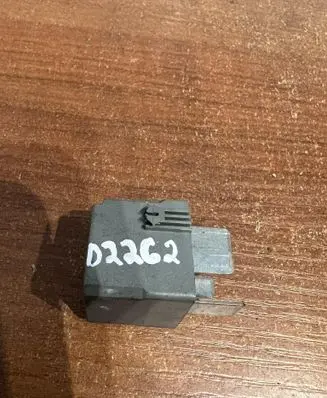 Mercedes-Benz B W245 Other relay A0025422619 D2262