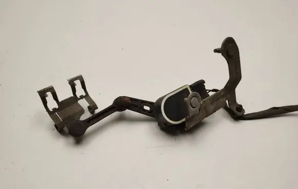 Mercedes-Benz EQC Rear air suspension level height sensor A2139052002